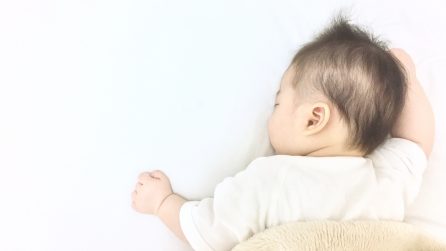 赤ちゃんが髪の毛をむしる 抜く 原因は 対処法は ストレスを感じているのかな 娘の突然の行動にビックリしています 新米パパの子育て奮闘記 パパによる子育てブログ
