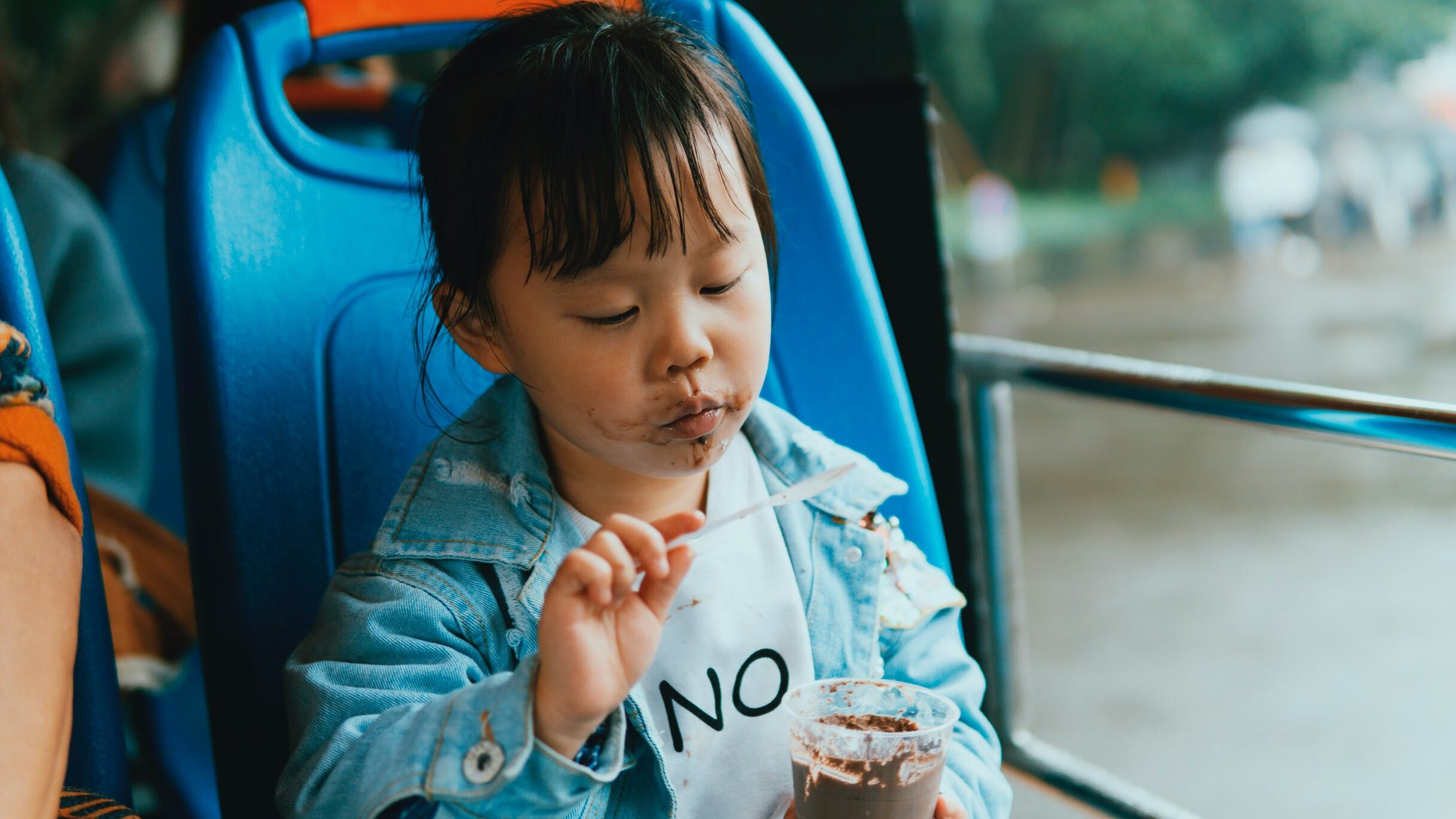 2歳児がチョコレートを 食べてしまった 毎日食べる 食べ過ぎると 下痢や嘔吐 虫歯になる って本当 2歳 とチョコの関係を徹底調査 かわ吉のブログ しきおりおりな子育ての日々